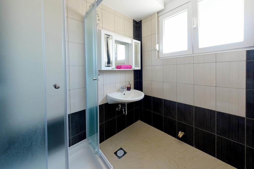 Cozy Two-Bedroom Apartment Zadar Kamer foto
